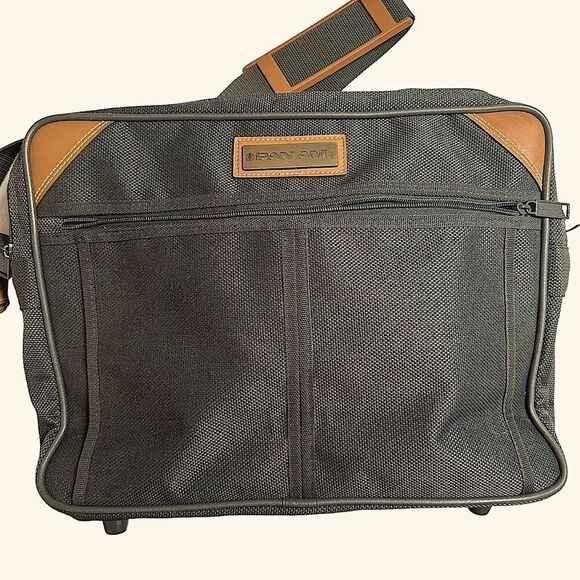 Vintage 80s Pan Am Charcoal canvas travel messenger bag with shoulder strap NWT - Picture 2 of 15